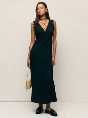 Black Sleeveless Lace V-Neck Maxi Dress
